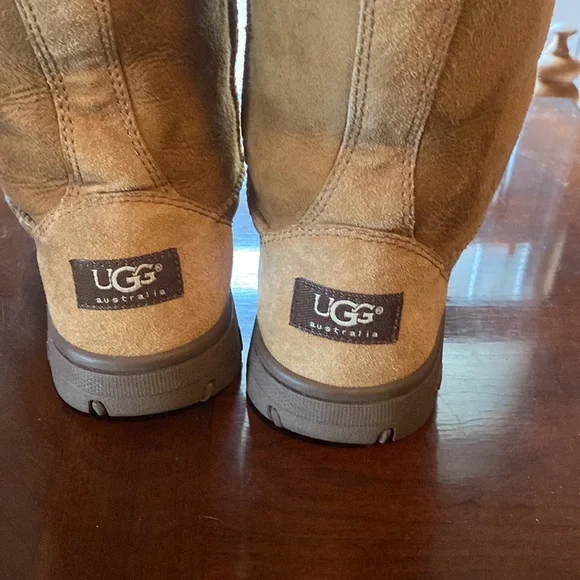 🦊Ugg great condition. Perfect and durable winter boot. Comfortable to wear. - Picture 5 of 11